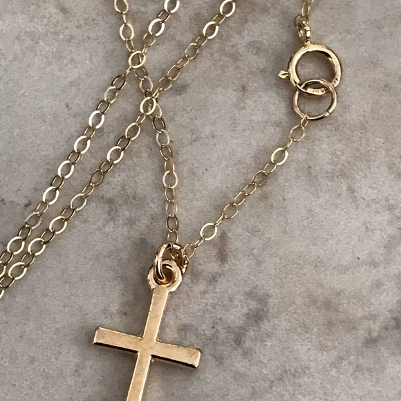 Dainty cross necklace - Picture 5 of 6